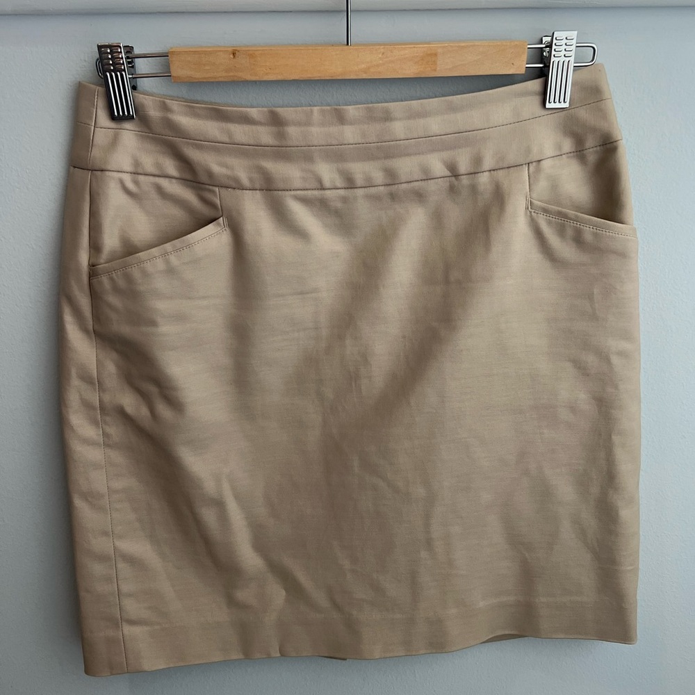 Beige pencil skirt with pockets